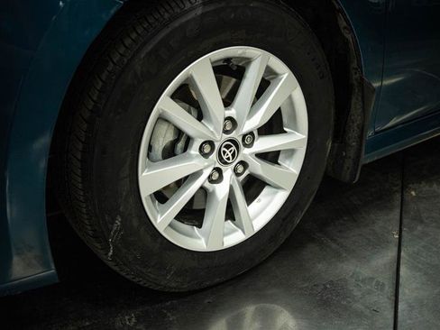 Used 2025 Toyota Camry LE image 3