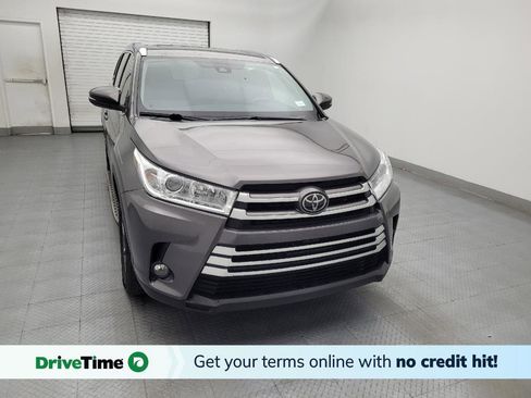 Used 2019 Toyota Highlander XLE FWD image 1
