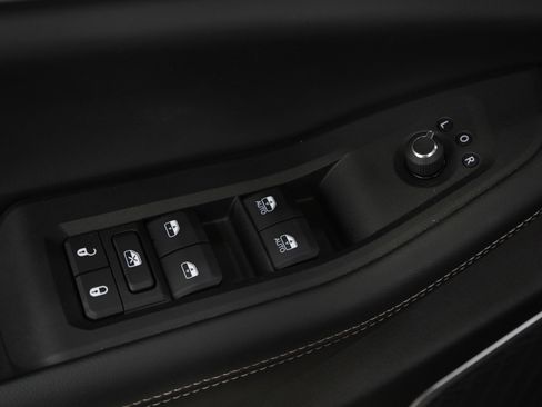 Used 2025 Jeep Grand Cherokee Limited w/ Black Appearance Package image 22