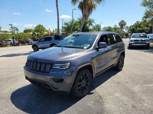 Used 2021 Jeep Grand Cherokee Laredo X RWD image 11