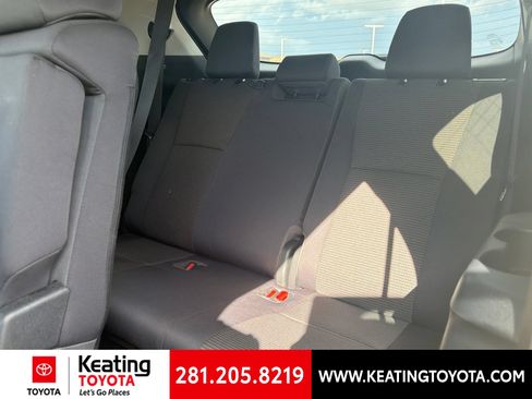 Used 2023 Toyota Highlander L FWD image 12