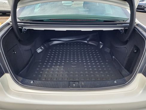 Used 2014 Mercedes-Benz E 350 Sedan image 16