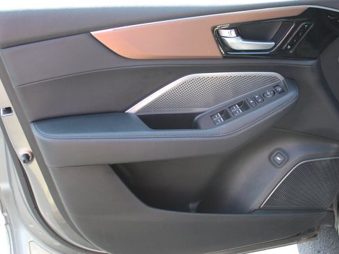 Used 2022 Acura MDX FWD image 11