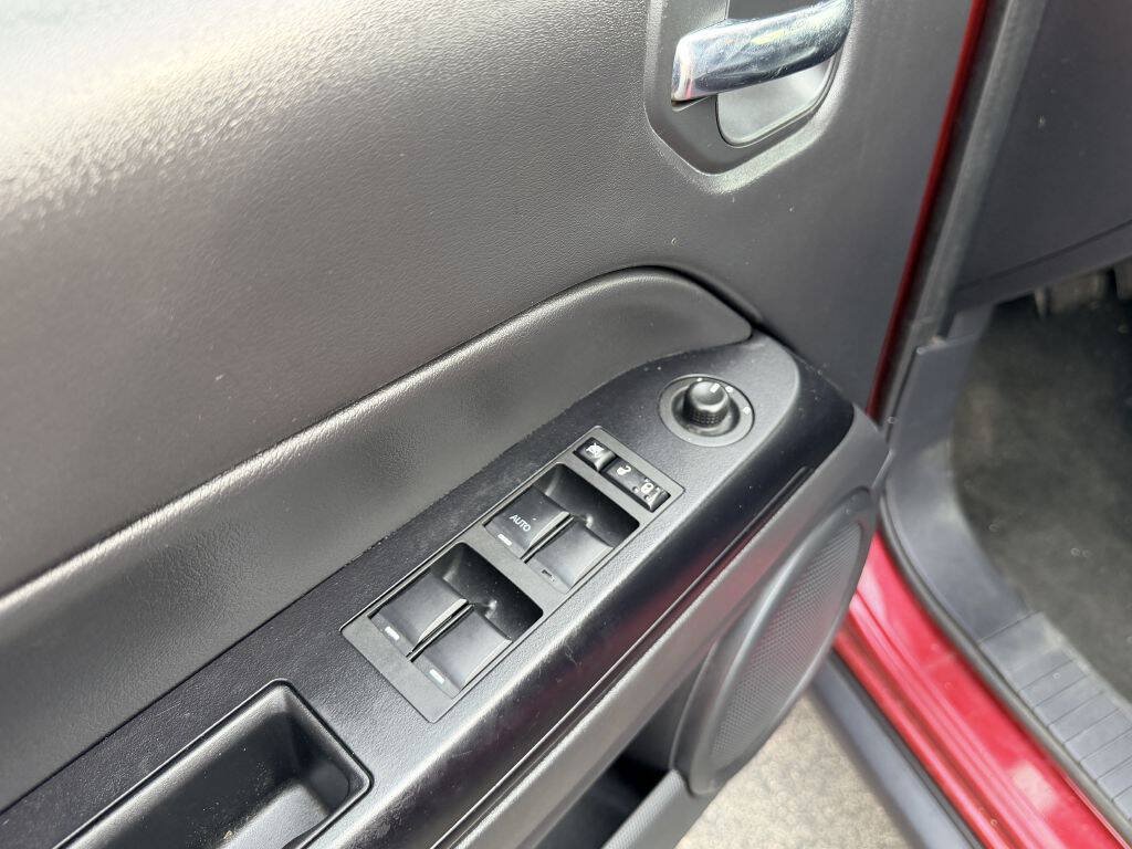 Used 2016 Jeep Patriot High Altitude AWD/4WD image 8