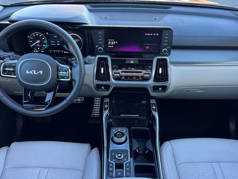 Used 2023 Kia Sorento SX Prestige image 3