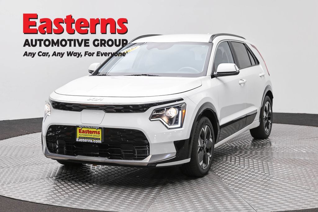 Used 2023 Kia Niro Wind w/ Wind Preserve Package FWD image 1