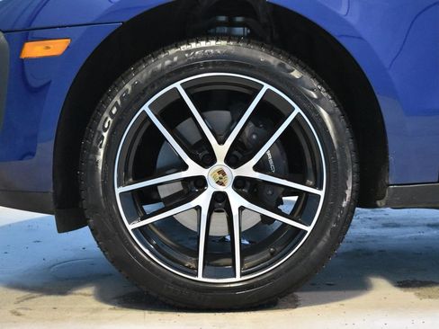 Certified 2024 Porsche Macan image 28