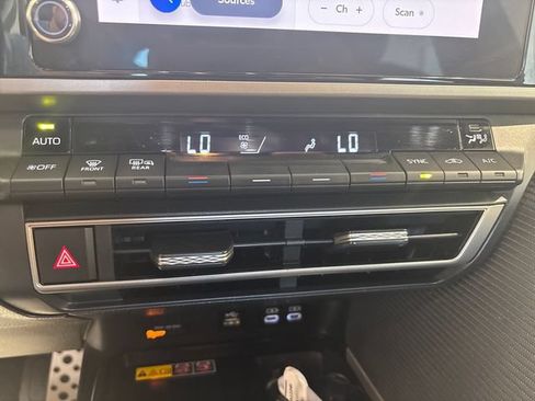Used 2025 Toyota Camry LE FWD image 13