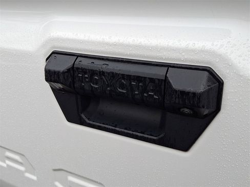 Used 2024 Toyota Tacoma TRD Off-Road image 28