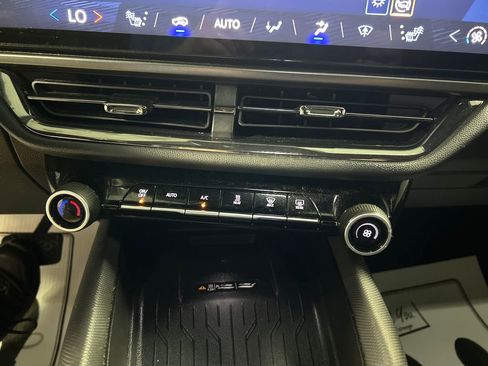 Used 2025 Chevrolet Equinox EV RS image 19