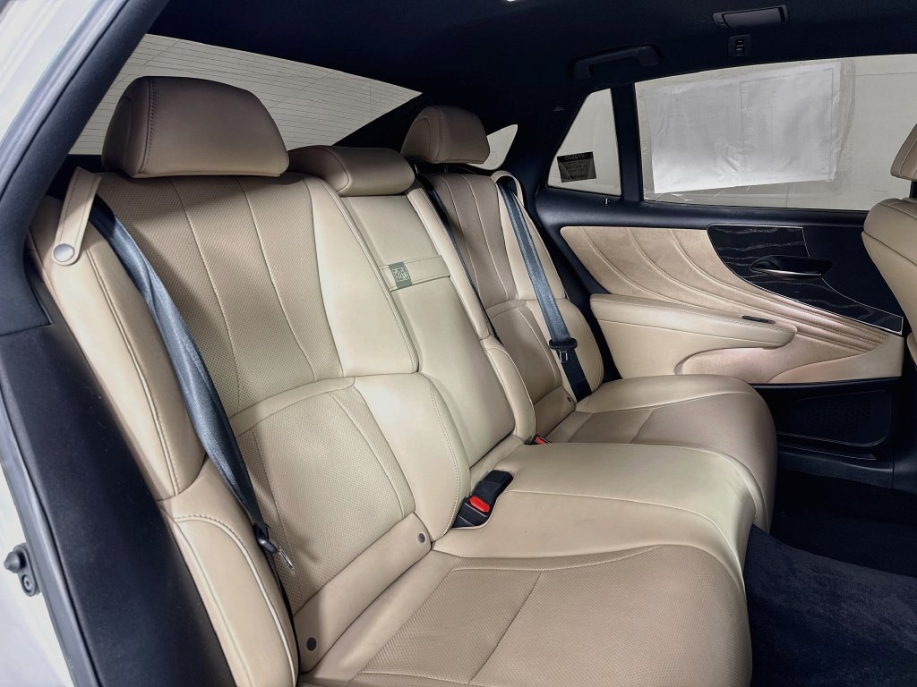 Used 2021 Lexus LS 500 w/ Accessory Package (Z2) RWD image 36