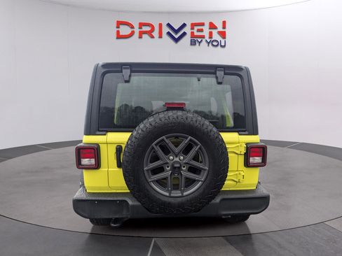 Used 2024 Jeep Wrangler Sport S image 4