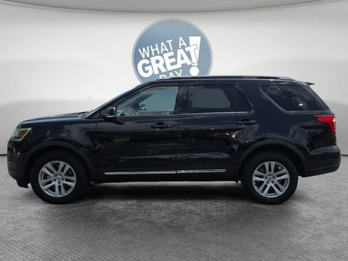 Used 2019 Ford Explorer XLT w/ Equipment Group 202A AWD/4WD image 7