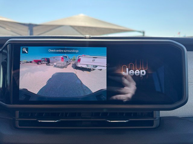 Used 2024 Jeep Gladiator Sport AWD/4WD image 16
