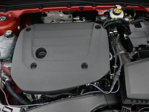 Used 2023 Volvo XC40 B5 Plus w/ Protection Package Premier image 34