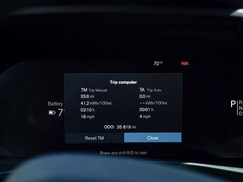 Used 2023 Volvo XC40 Recharge Core AWD/4WD image 3
