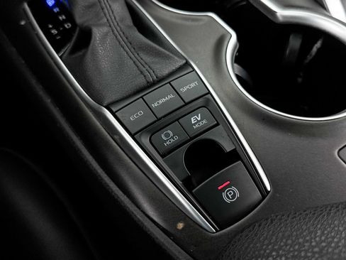 Used 2024 Toyota Camry XLE w/ Navigation Package FWD image 8