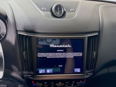 Used 2023 Maserati Levante GT AWD/4WD image 18