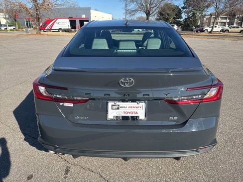 Used 2025 Toyota Camry SE image 4