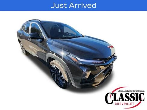 Used 2025 Chevrolet Trax RS w/ Driver Confidence Package image 1