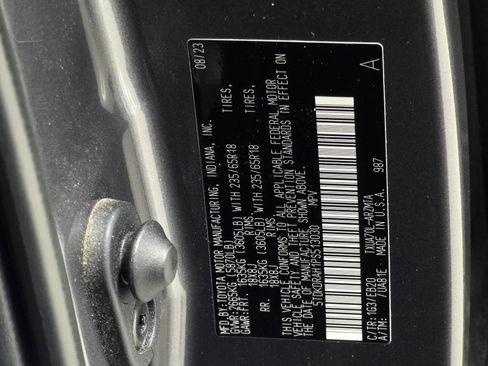 Used 2023 Toyota Highlander XLE FWD image 23