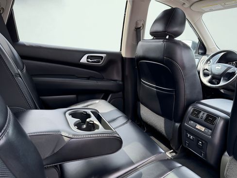 Used 2020 Nissan Pathfinder Platinum FWD image 28