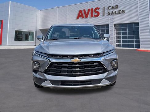 Used 2025 Chevrolet Blazer LT FWD image 2