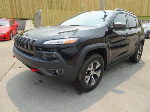 Used 2017 Jeep Cherokee Trailhawk w/ Cold Weather Group AWD/4WD image 3
