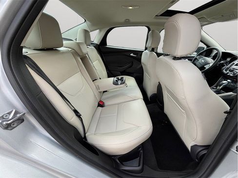 Used 2018 Ford Focus Titanium w/ Titanium Technology Package FWD image 43