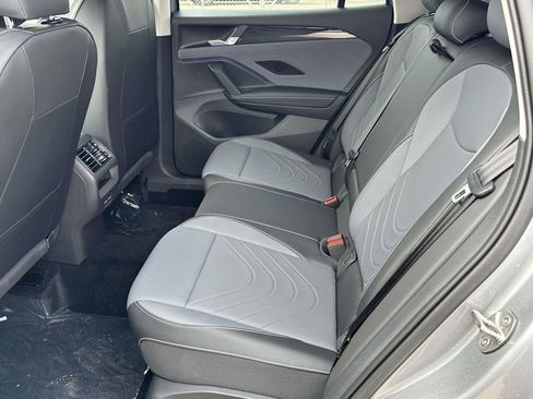 New 2025 Volkswagen Tiguan SE FWD image 8