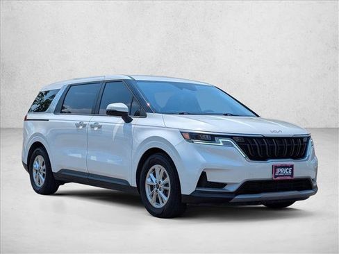 Used 2022 Kia Carnival LX FWD image 3