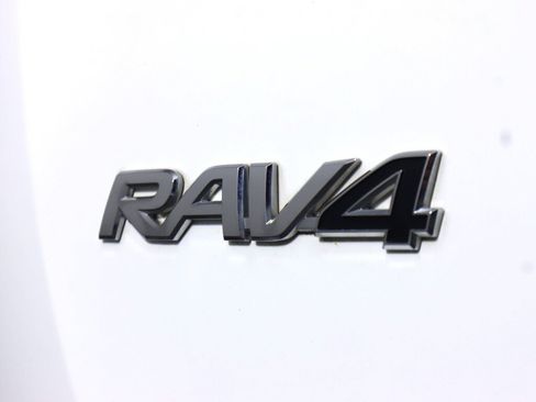 Used 2018 Toyota RAV4 LE AWD/4WD image 30