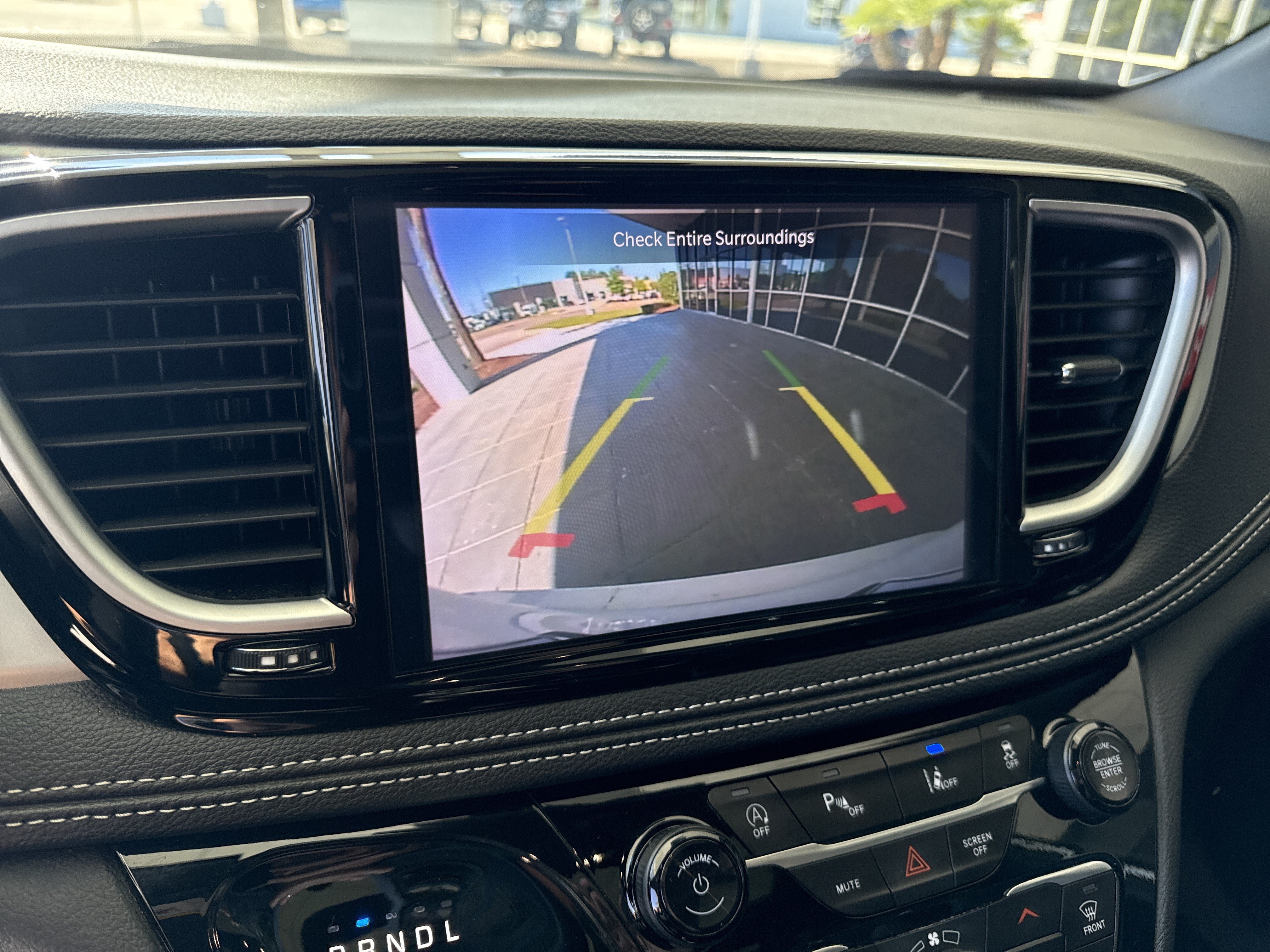 Used 2025 Chrysler Pacifica Limited FWD image 23