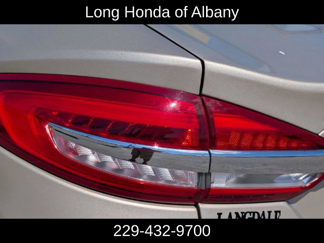 Used 2017 Ford Fusion SE w/ Fusion SE Technology Package FWD image 9