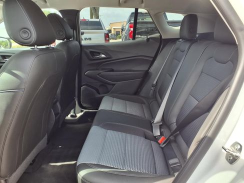 Used 2025 Chevrolet Trax LT w/ LT Convenience Package FWD image 18