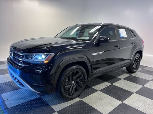 Certified 2023 Volkswagen Atlas Cross Sport SE FWD image 3