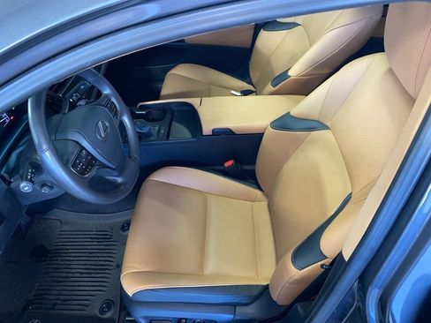 Used 2023 Lexus ES 250 w/ Premium Package image 9