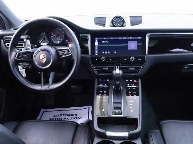 Certified 2024 Porsche Macan AWD/4WD image 4