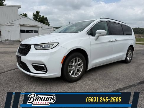 Used 2022 Chrysler Pacifica Touring-L FWD image 1
