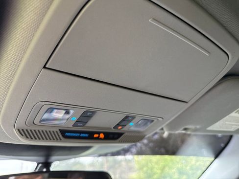 Used 2024 Ford Explorer XLT image 22