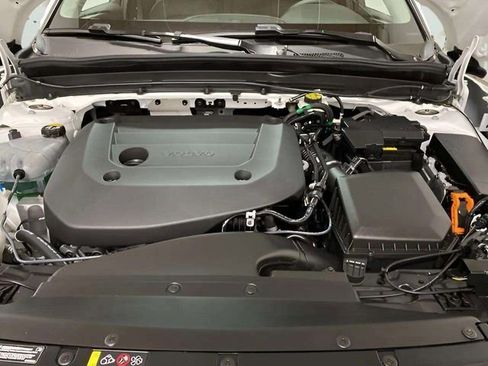 Used 2025 Volvo XC40 B5 Plus image 81