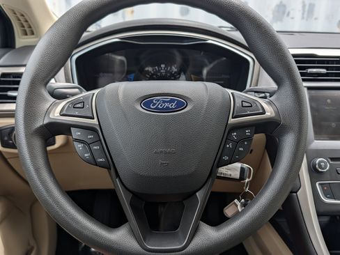 Used 2016 Ford Fusion SE FWD image 25