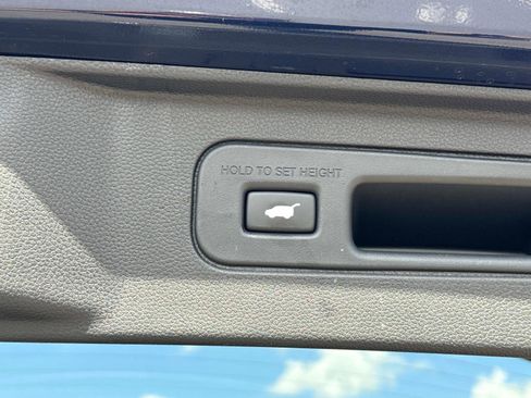 Certified 2025 Honda Pilot Touring image 14