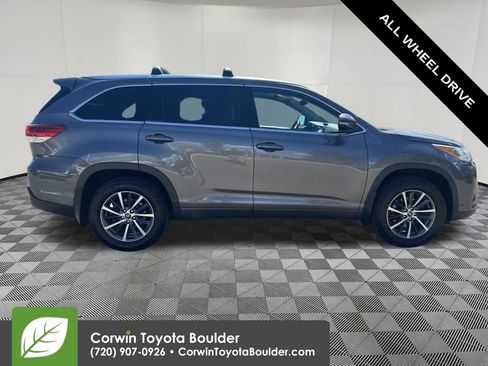 Used 2017 Toyota Highlander XLE w/ Carpet Mat Package AWD/4WD image 9