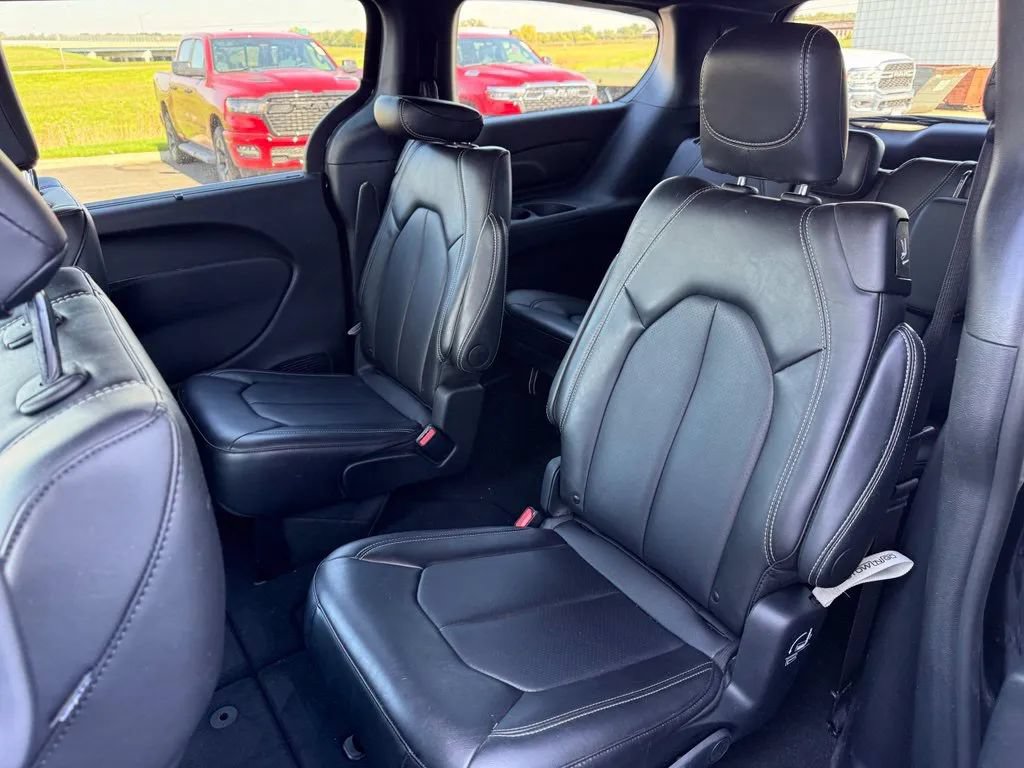 Used 2026 Chrysler Pacifica Select FWD image 14