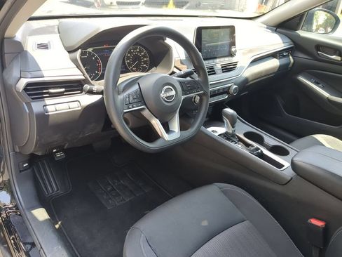 Used 2025 Nissan Altima 2.5 SV FWD image 15