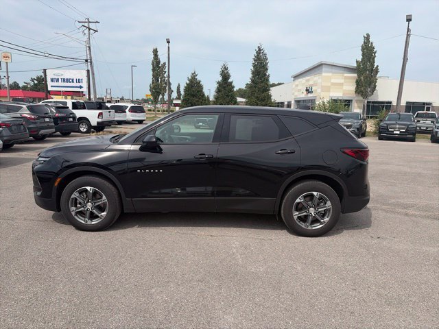 Used 2025 Chevrolet Blazer LT AWD/4WD image 3