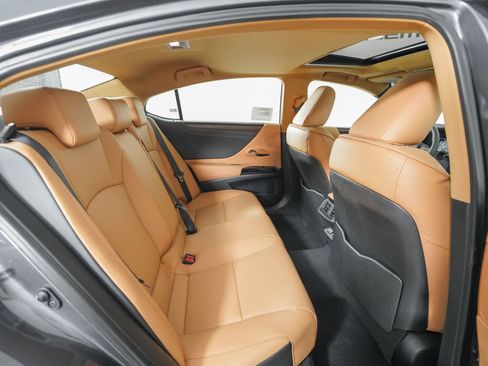 New 2025 Lexus ES 350 w/ Premium Package image 16