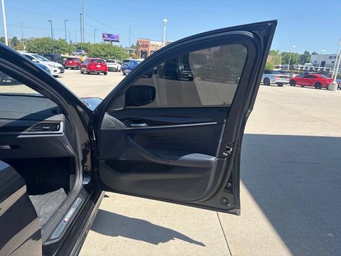 Used 2020 BMW M550i xDrive AWD/4WD image 25