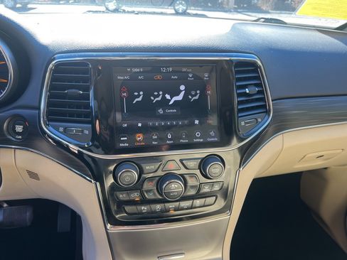 Used 2020 Jeep Grand Cherokee Limited w/ Premium Lighting Group image 19